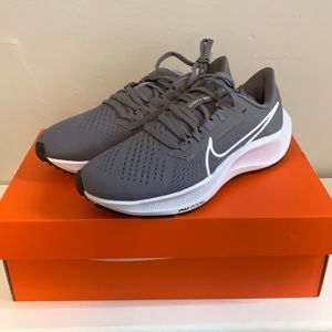 NWB Nike Air Zoom Pegasus sneakers